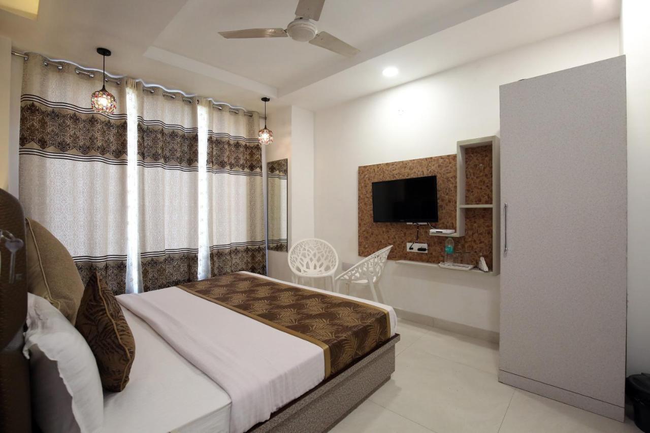 OYO 9732 Amar Motel Nayagaon Exterior foto